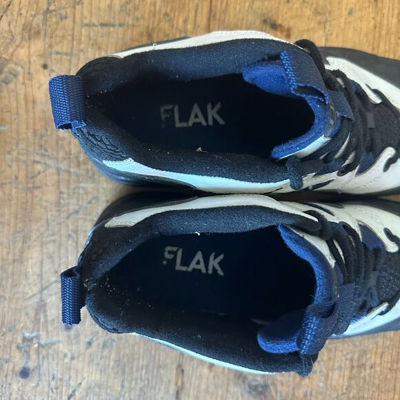 Athletic_Shoes